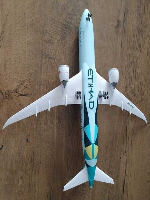 Macheta uriasa de avion Etihad Boeing 787-10 Dreamliner cu roti | Perfect pt cadou