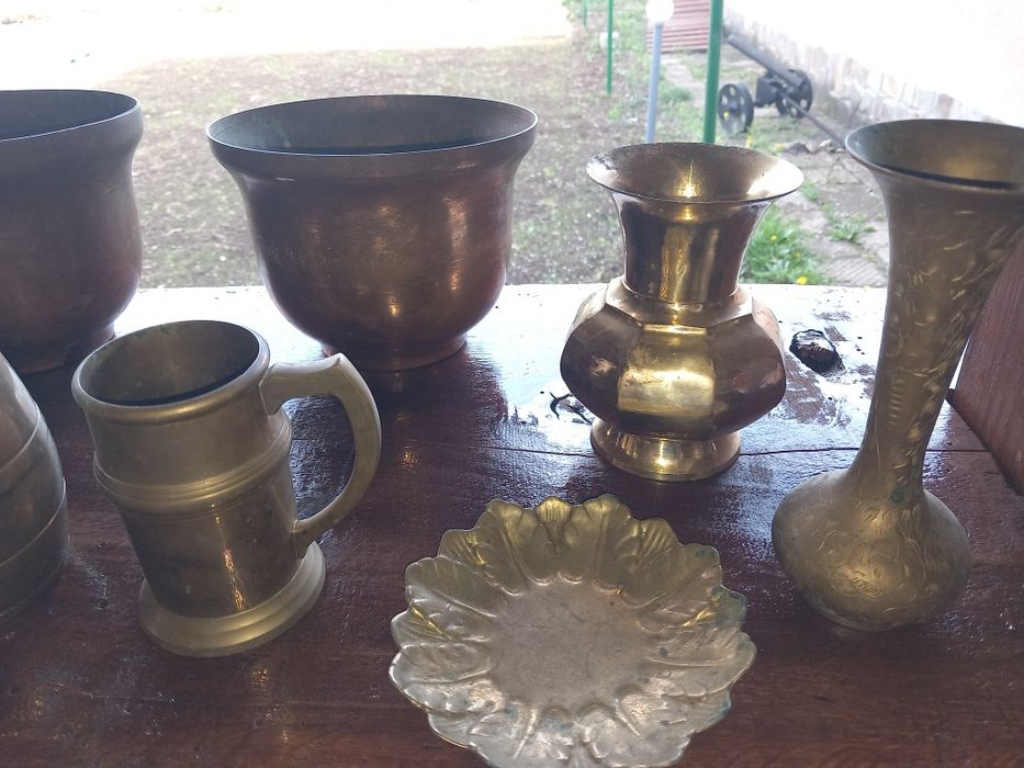 Бронзови и медни кани саксий чаши свещници делва купа