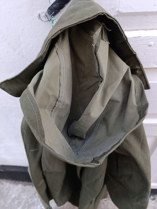 Плащ брезентовый.