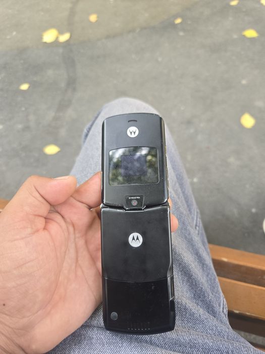 Motorola razr v3  телефон
