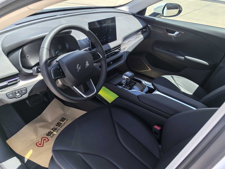 Автомобиль Hongqi Eqm5