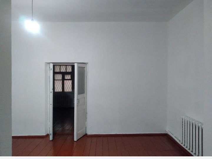 10 хонали, 6 сотикдан иборат булган ховли сотилади.