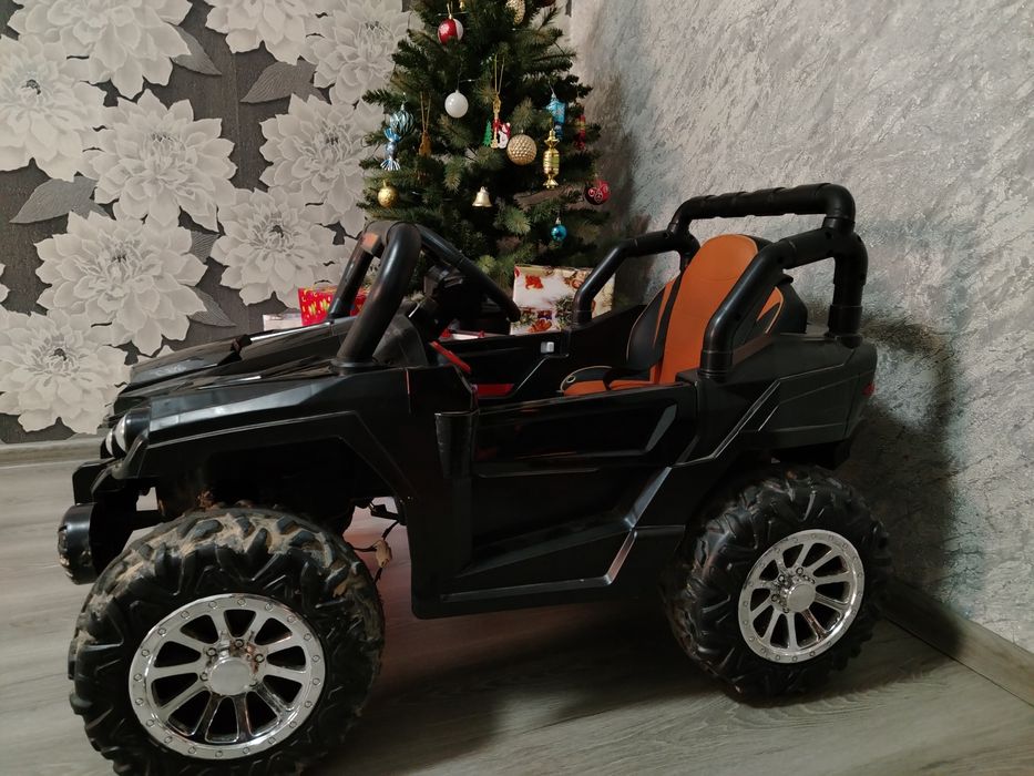 Детская машинка на пульте управления