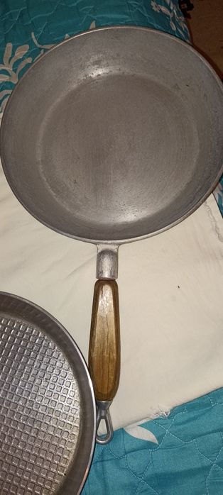 Продаю советские сковородки