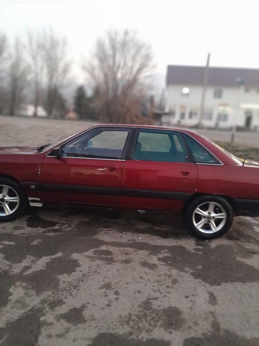 Продам машину ауди 100