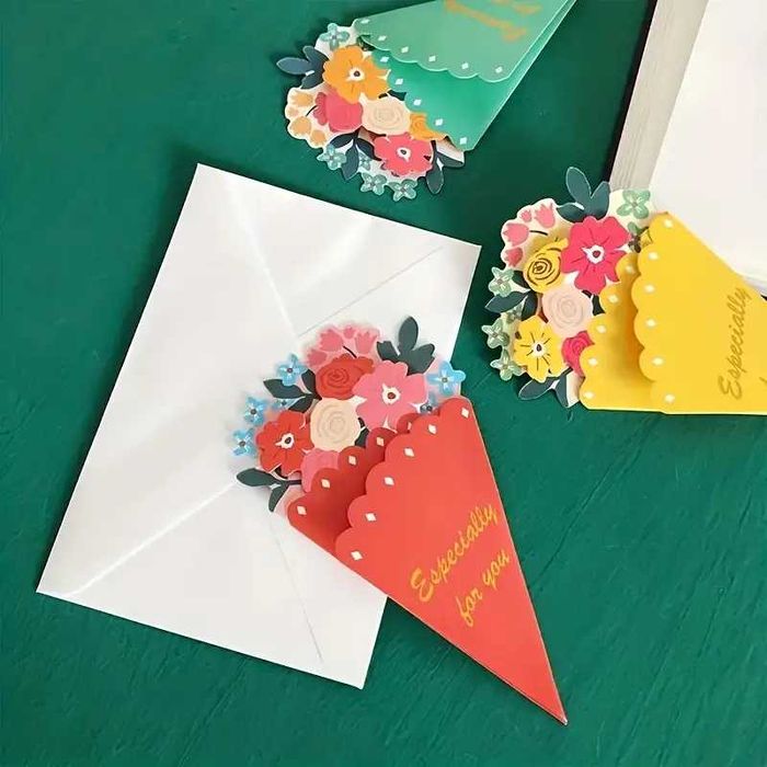 Красива картичка с плик, подходяща за рожден ден, имен ден