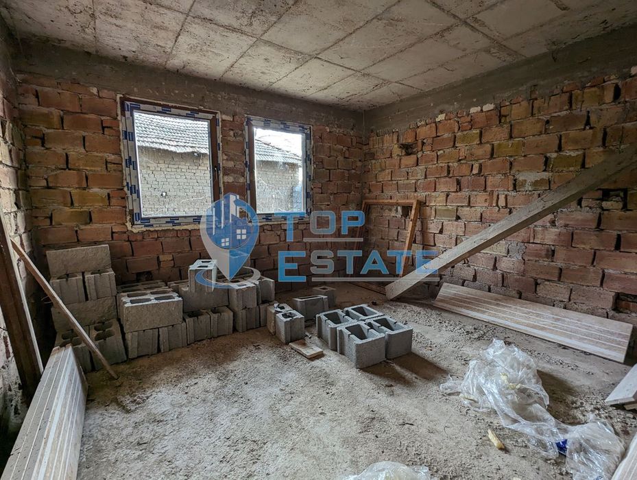 Продава се Къща в с. Камен, Област Велико Търново - 200 кв.м за 375 €/кв.м - Снимка #1