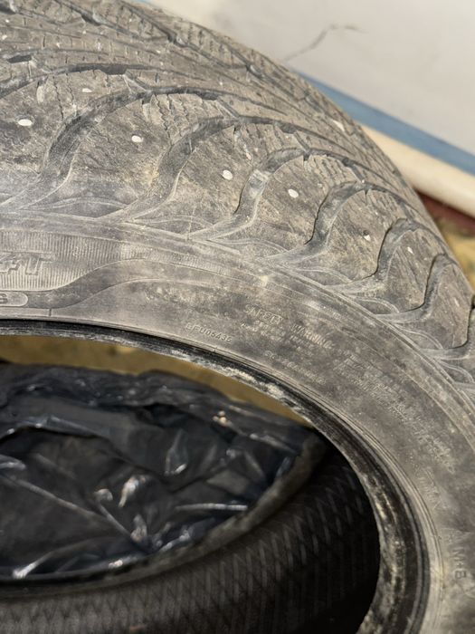 Зимние шиповынные шины 3шт