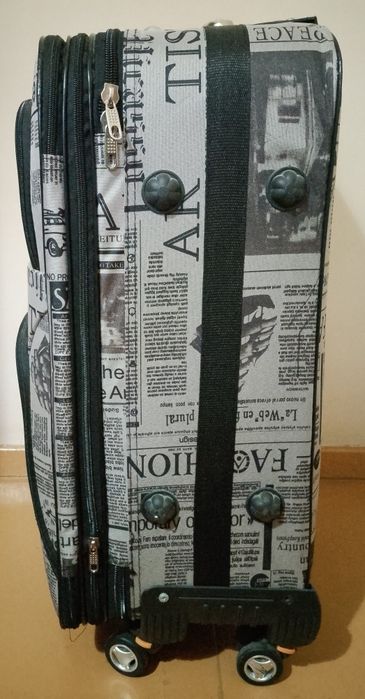 Продаю чемодан на колесиках