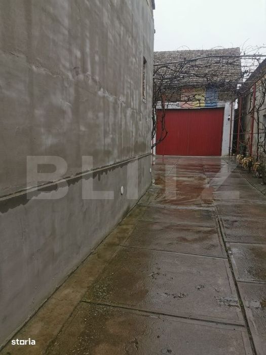 Casa de vanzare, 6 camere, 535 mp, zona Varias