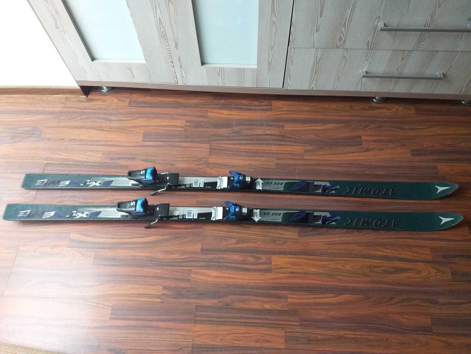 Vand schiuri ATOMIC ARC 833