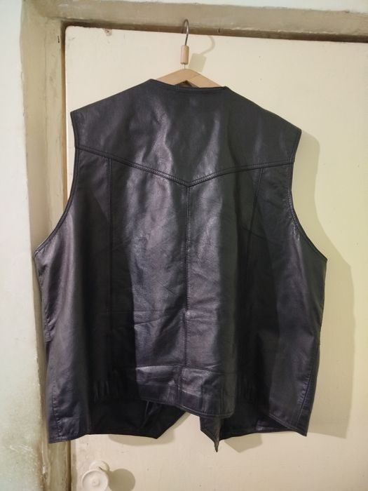 Продам кожаные безрукавки.