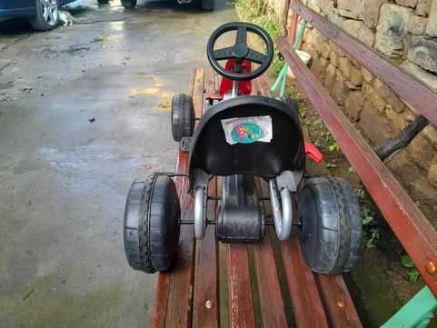 Продавам детска количка с педали \неразличима от нова/