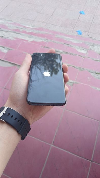 Iphone SE srochna sotiladi