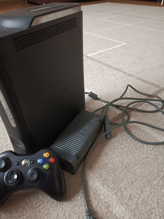 Срочно !!! Xbox 360 в отличном состоянии