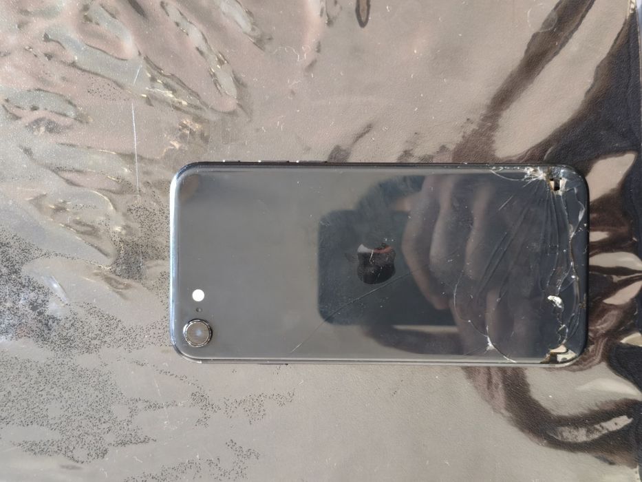 iPhone se2020 64гб