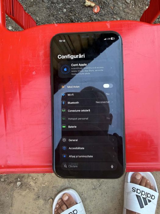 Vand iphone 11  ….