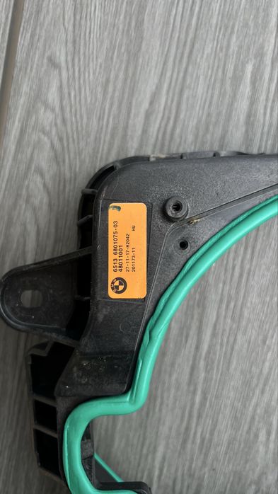Оригинални кутии / рамки за субуфер под седалка за BMW G30, G11, F90 (Harman/Kardon) – Комплект