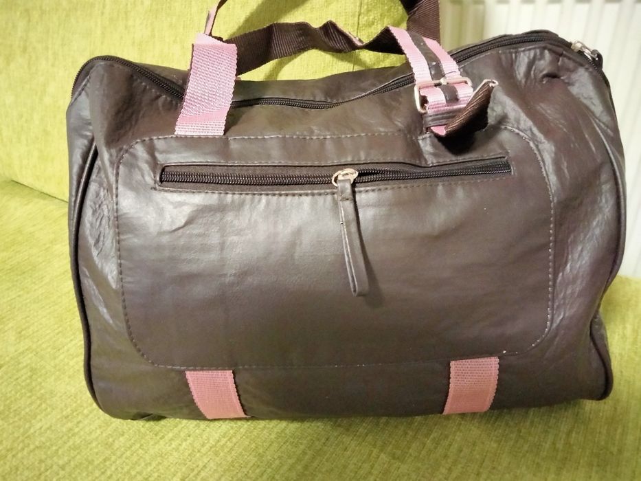 Troler-carutla80 lei nou,genti de voiaj 35 lei și borsete 20 lei noi.