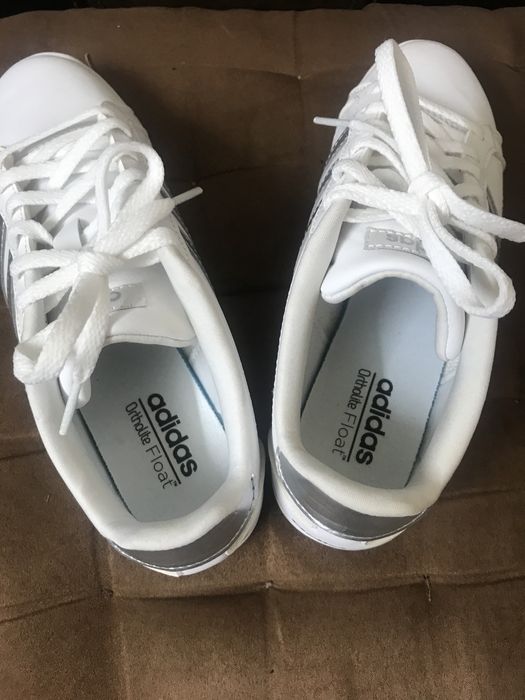 Adidasi marimea 36.