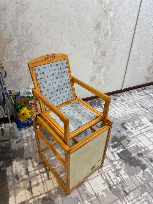 Продам детский стул со столом трансформер