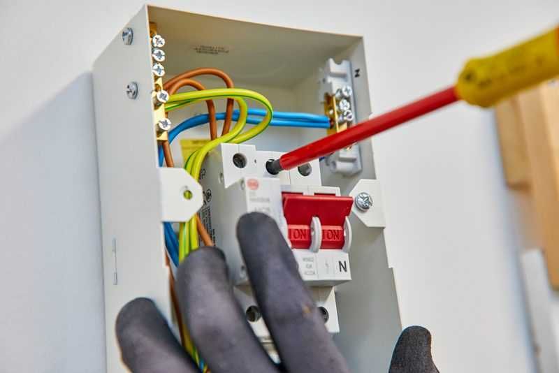 Electrician instalatii electrice si interventii