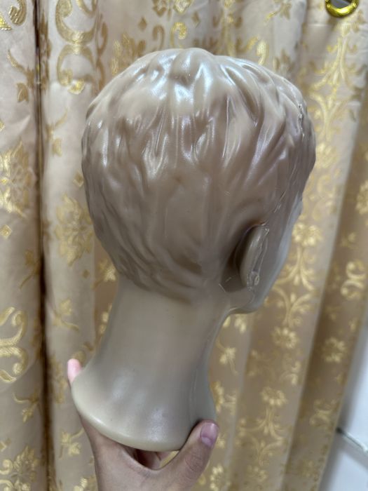 Шапкамен тюрбан сатыуга арналган манекен