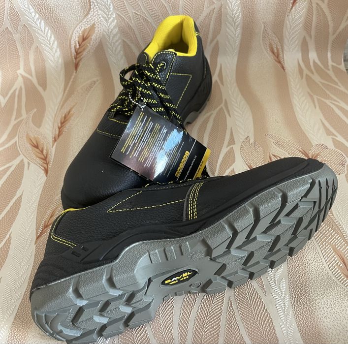 Новые рабочие кроссовки 41 размер