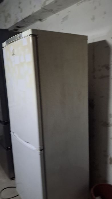 Холодильник indesit