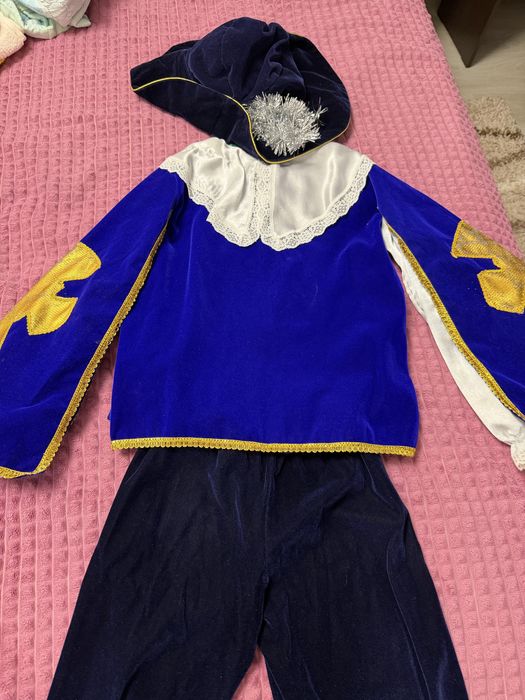 Продам костюм мушкетера, размер 38