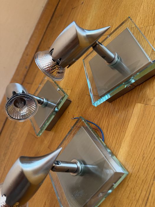 Лампи (аплици)за стена, окомплектовани с крушки