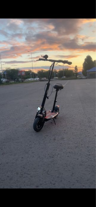 Продам элеькро самокат куго керин м4 про торг есть
