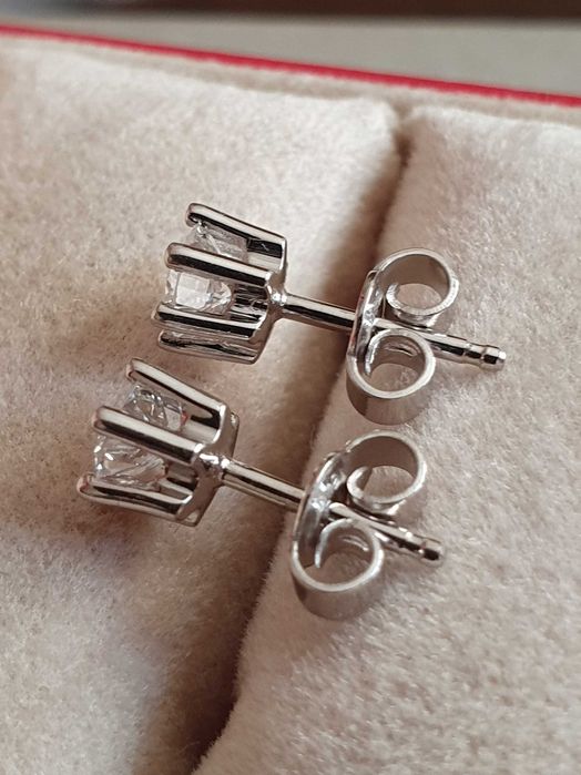 Cercei Stud Punto Luce aur alb cu diamante naturale 0,7ct VVS top unisex