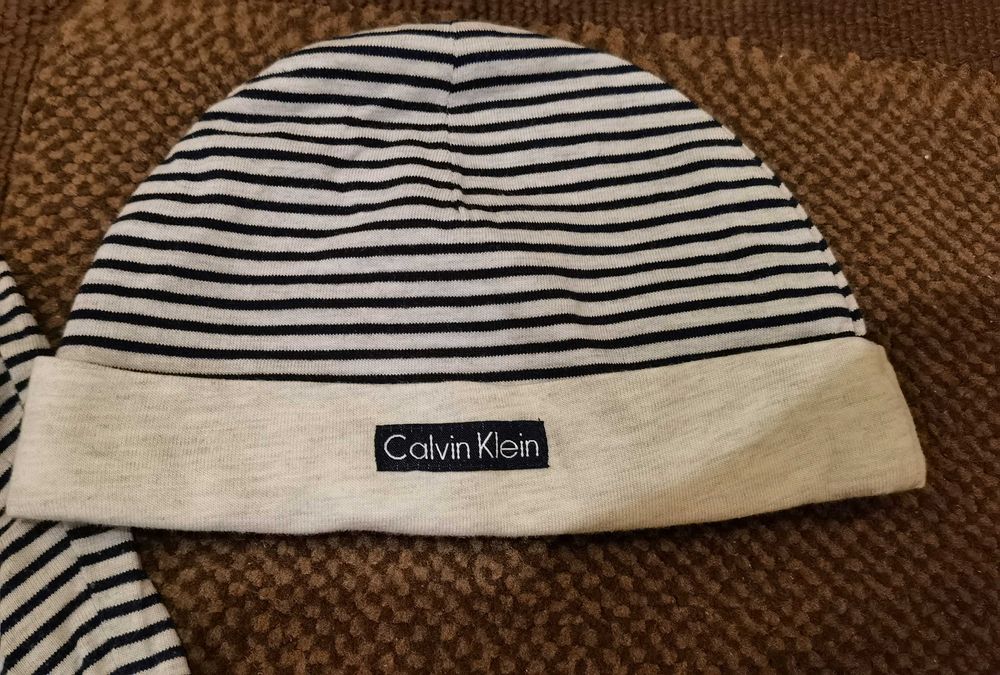 Оригинален Calvin Klein комплект, размер 6-9 месеца