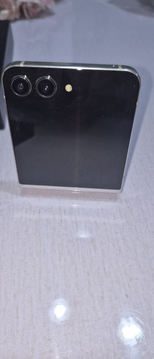 Galaxy Z Flip5. Продам телефон б/у