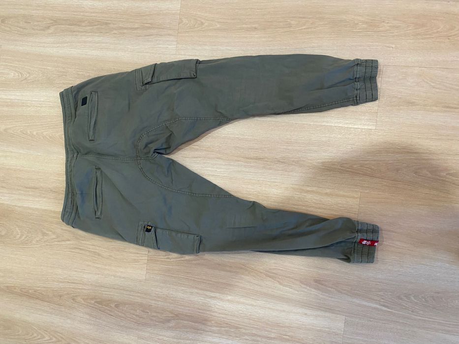 Продавам Alpha Industries панталон