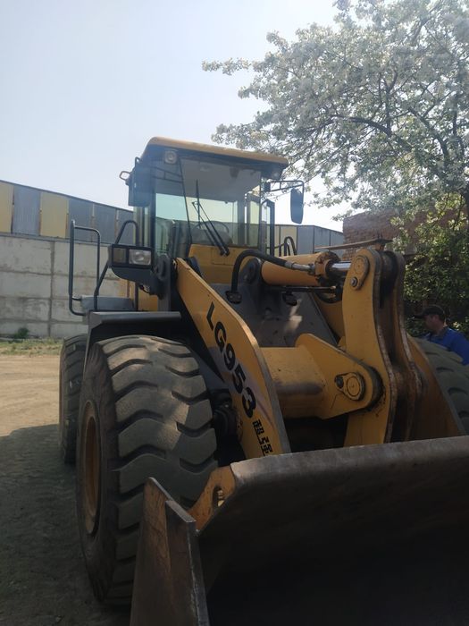 Фронтальный погрузчик LG 953