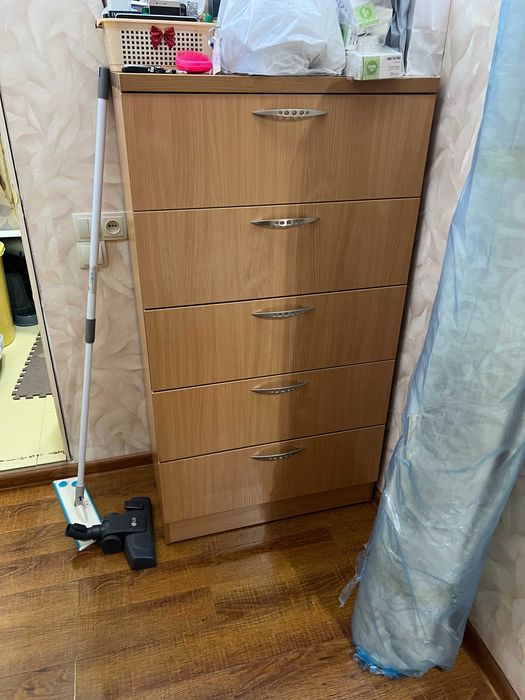 Большой шкаф для прихожей.