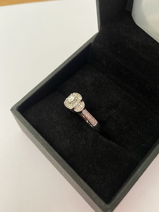 Продам бриллантовое кольцо