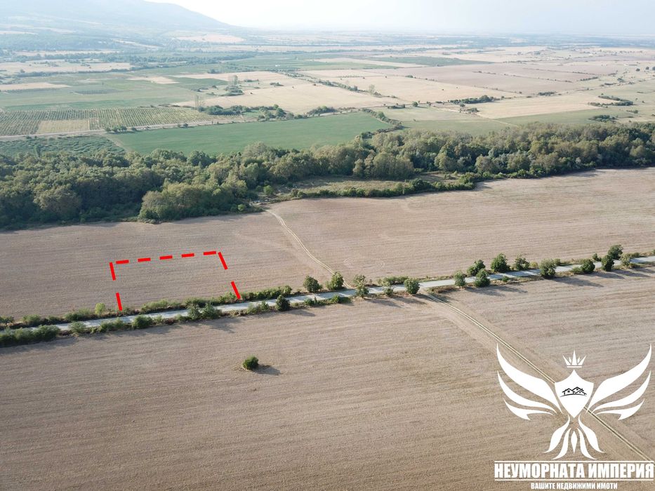 Продавам земя 5000кв. след с.Тополово на първа линия към с.Леново