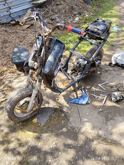 Скутер Сузуки 4 тактный в нормальном состоянии