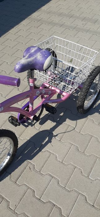 Bicicleta       trei      roți