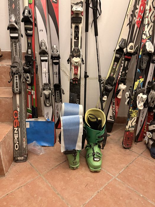 Complet de tură si off piste, piei, bocanci stare aproape nou, proba