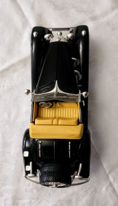 Mercedes Benz       .