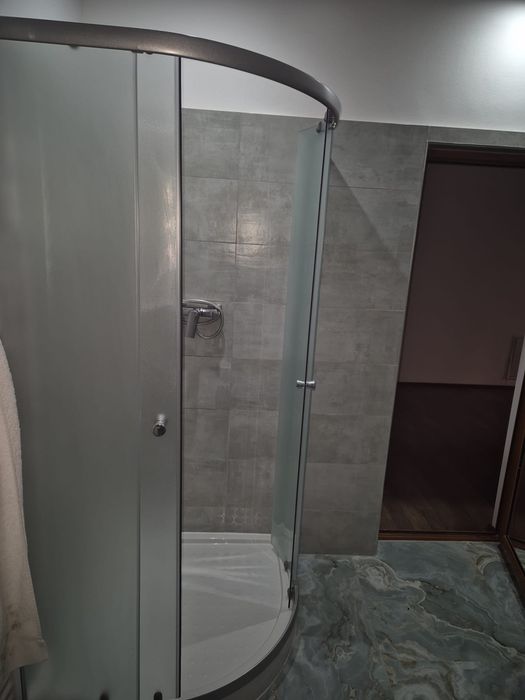 Inchiriem apartament  in regim hotelier . Adjud