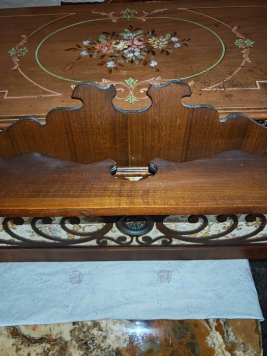 Дървена закачалка за стена