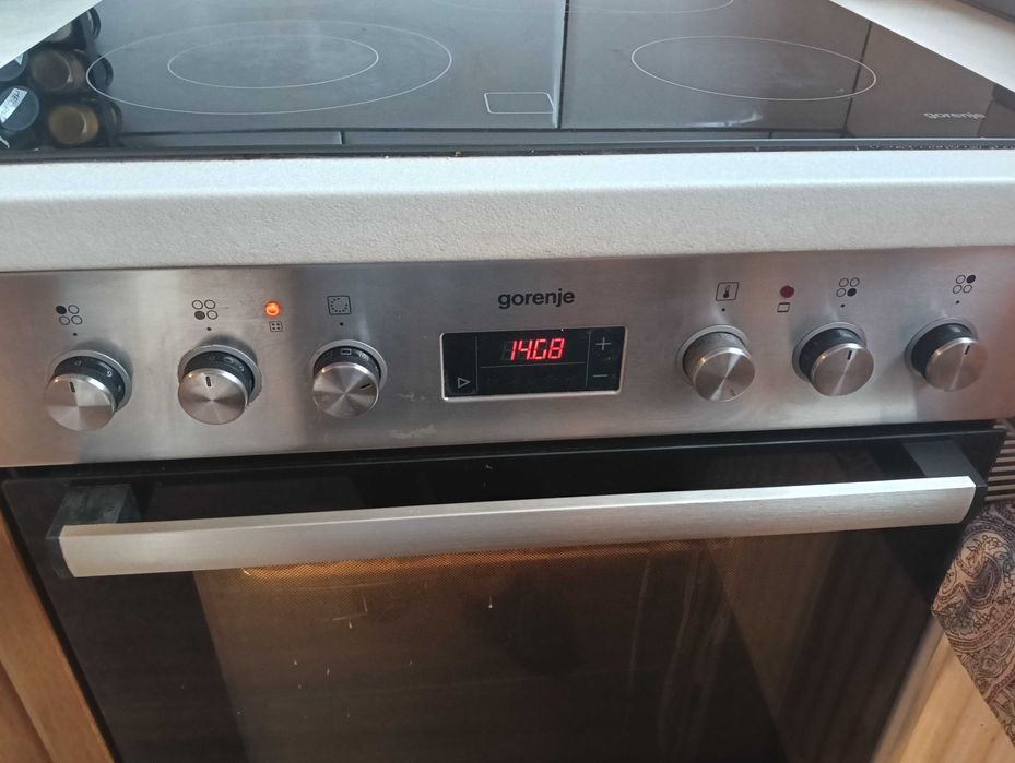 Комплект фурна с котлони за вграждане Gorenie