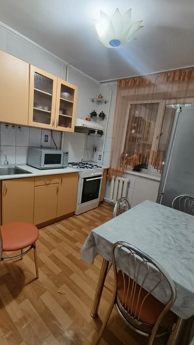 Сдам 2х комн квартиру. Строитель