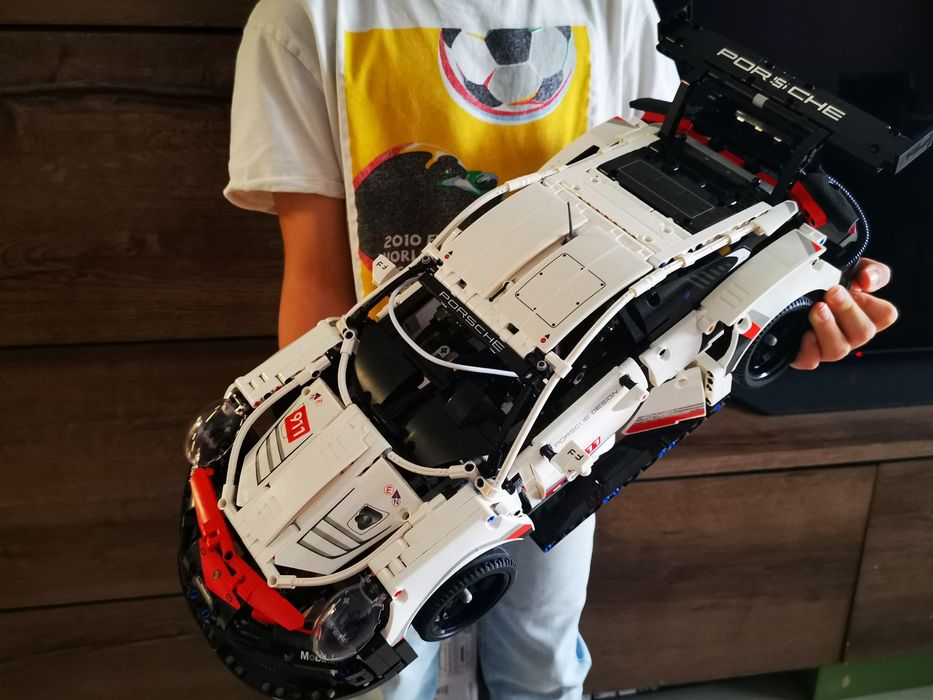 Уникален конструктор Порше 911 RSR със задвижване