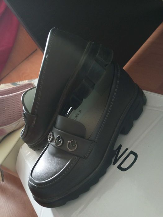 Туфли девочке разные